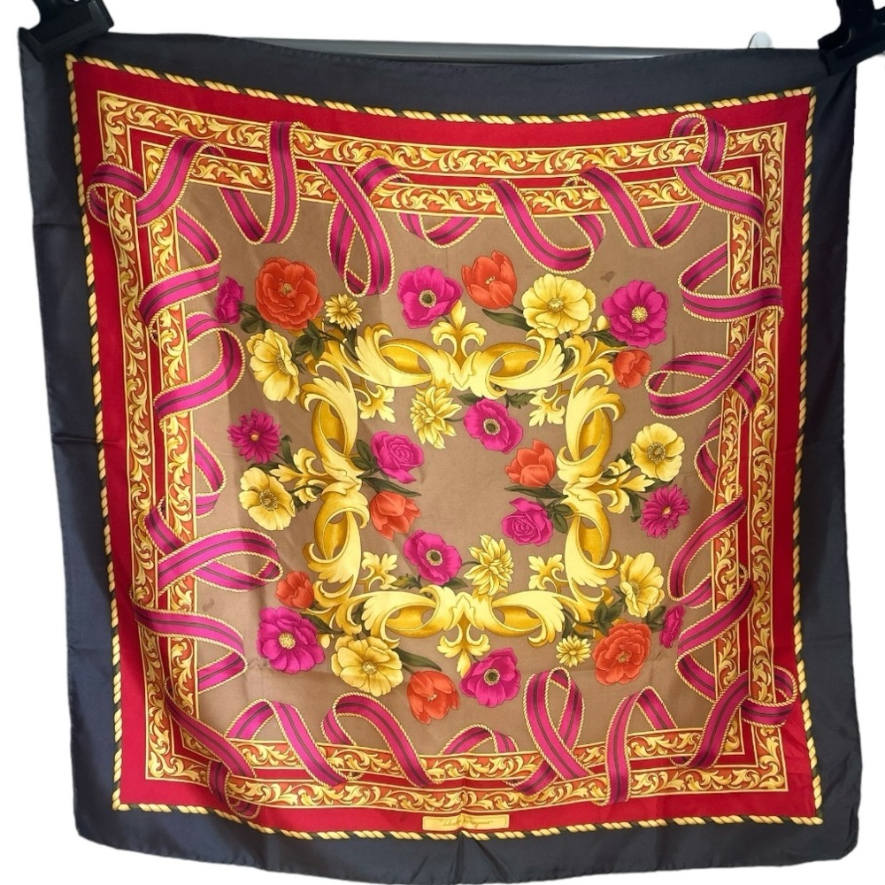 Salvatore Ferragamo scarf - Picture 12 of 13